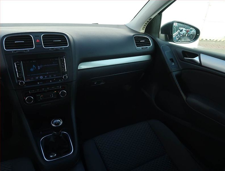 Volkswagen Golf (2011) 1.2 TSI, Tempomat - fotka 8 z 17