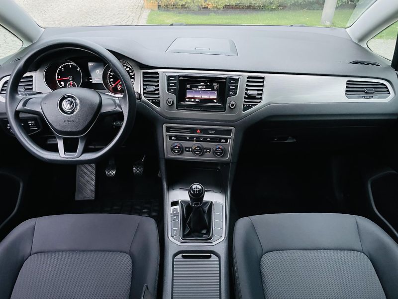 Volkswagen Golf Sportsvan 1.6TDI MANUÁL SENZORY TEMPOMAT - fotka 23 z 40