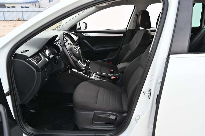 Škoda Octavia 1.6TDI 77KW Edition 4/2015 - fotka 23 z 39