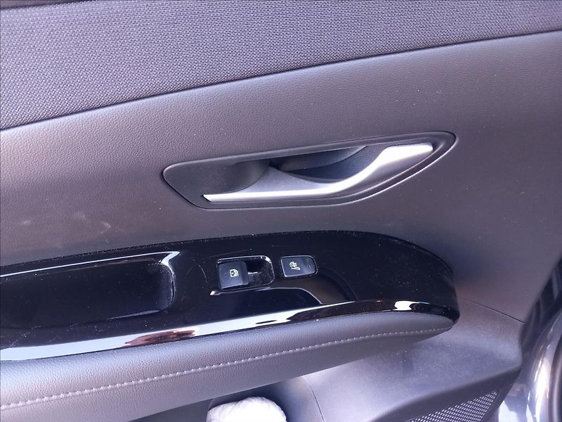 Hyundai Tucson 1,6 T-GDI PHEV 4WD ST. PREMIUM - fotka 20 z 25