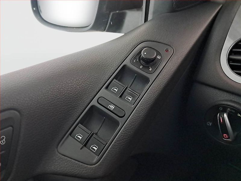 Volkswagen Tiguan (2012) 2.0 TDI, Serv.kniha - fotka 18 z 19