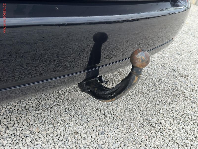 Volkswagen Touran (2011) 1.6TDi, AAC, TZ - fotka 17 z 18