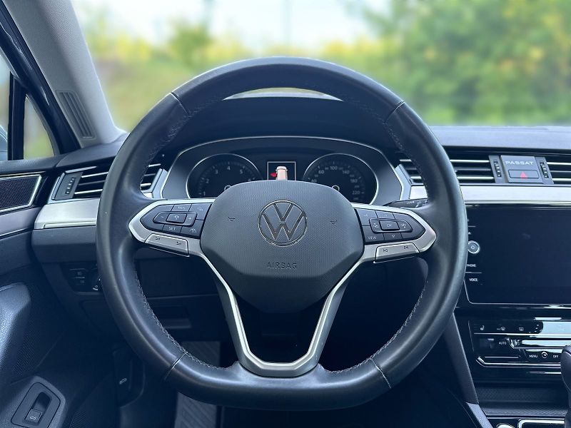 Volkswagen Passat (2021) Variant 1.5 TSI DSG Elegance - fotka 19 z 30