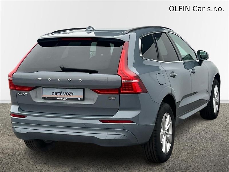 Volvo XC60 2,0 184 kW 8AT FWD CORE  B5 - fotka 2 z 26