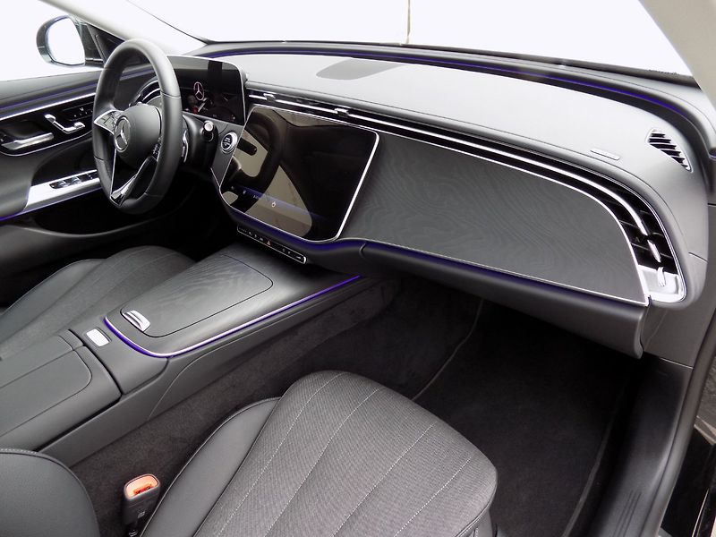 Mercedes-Benz Třídy E (2024) 300de/Digital-Light/Hybrid/ - fotka 15 z 50