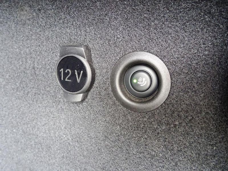 BMW X1 23d xDrive xLine ČR DPH - fotka 23 z 28