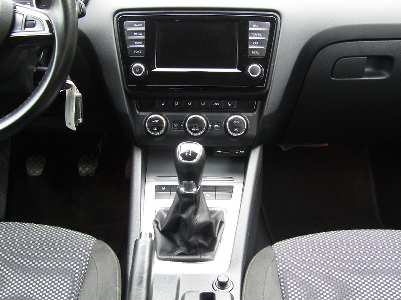 Škoda Octavia (2016) 1.6 TDI 81kW   VÝHŘEVY - fotka 17 z 41