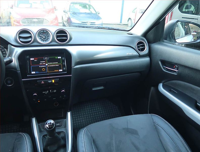 Suzuki Vitara (2017) 1.6 VVT, 4X4, Kůže, Navi - fotka 8 z 15