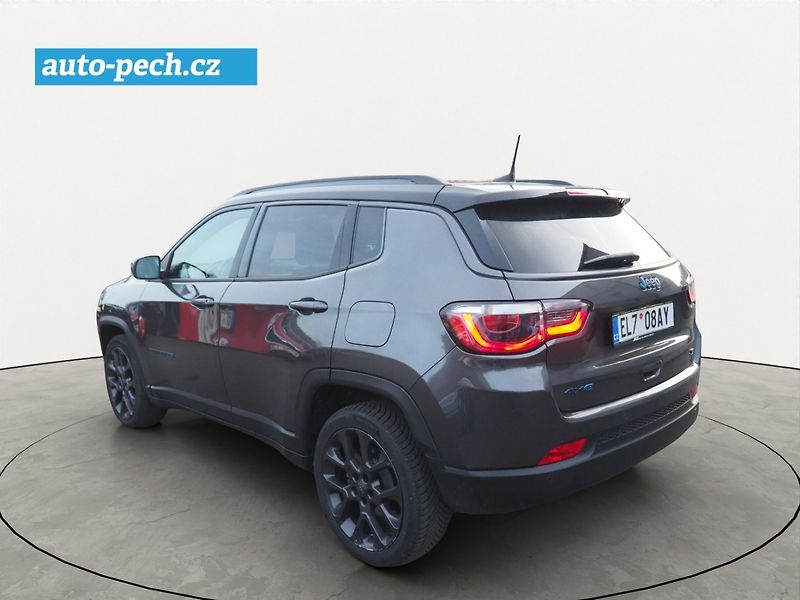 Jeep Compass (2021) 1.3iPHEV 4Xe 177kW S AT,PANO - fotka 2 z 36