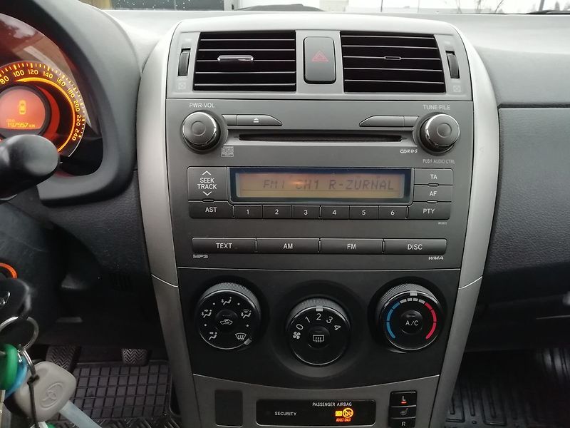 Toyota Corolla 1,6 Valvematic Sol 97 kW - fotka 11 z 14