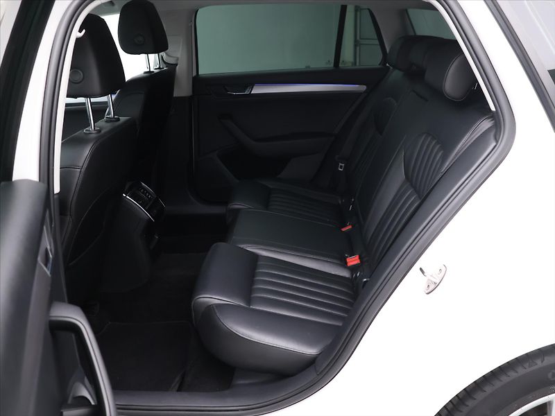 Škoda Superb 2,0 TDI DSG Style+  Navi ACC - fotka 14 z 36