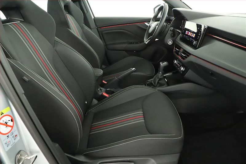Škoda Kamiq (2025) 1.5 TSI, MONTE CARLO, AUTOMAT - fotka 7 z 20