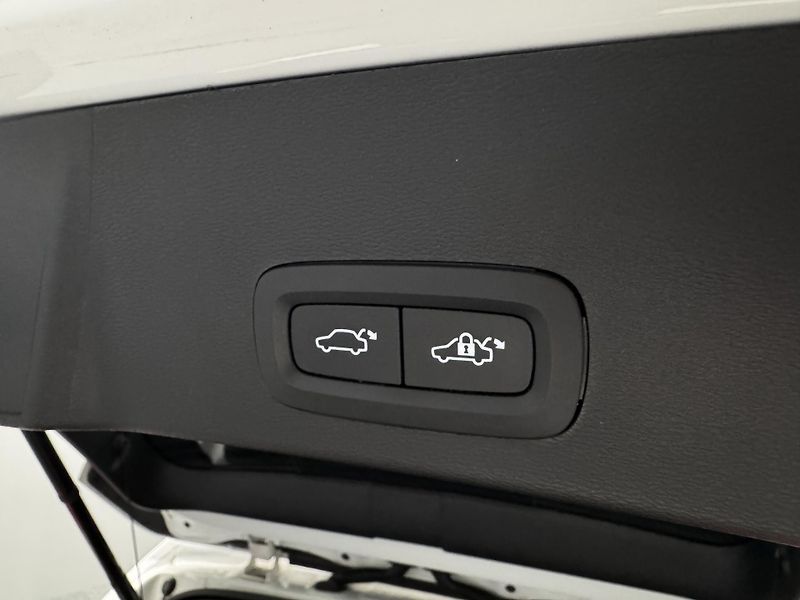 Volvo XC40 B4 AWD ULTIMATE CZ - fotka 25 z 49