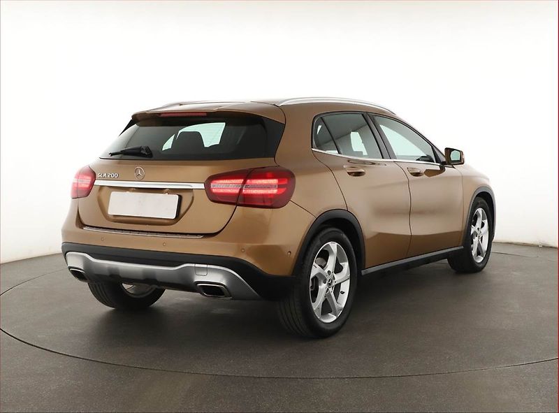 Mercedes-Benz GLA (2017) Style 200, Kůže, Tempomat - fotka 5 z 20