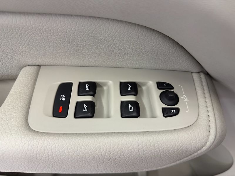 Volvo XC60 T6 AWD RECHARGE, ACC, PANORAMA - fotka 27 z 31