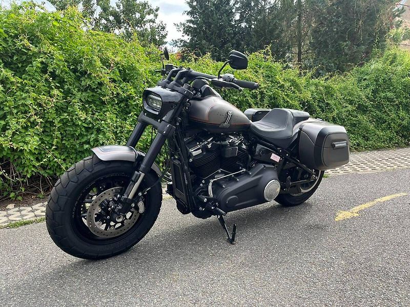 Harley-Davidson FXFBS Softail Fat Bob 114cui (2020) - fotka 4 z 17