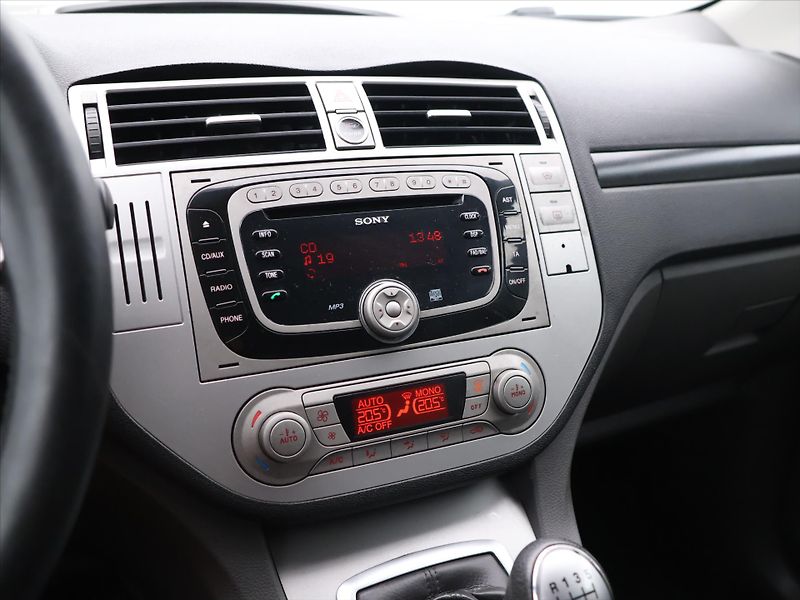 Ford Kuga 2.0 TDCI 103kW 4x4 Tažné CZ - fotka 16 z 24