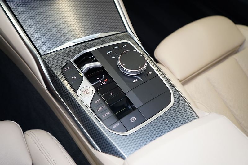 BMW Řada 3 330d xDrive Touring, Pano, HUD - fotka 35 z 42