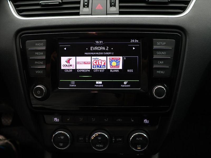 Škoda Octavia 1,6 TDI 81kW Style Sport SH CZ - fotka 16 z 25