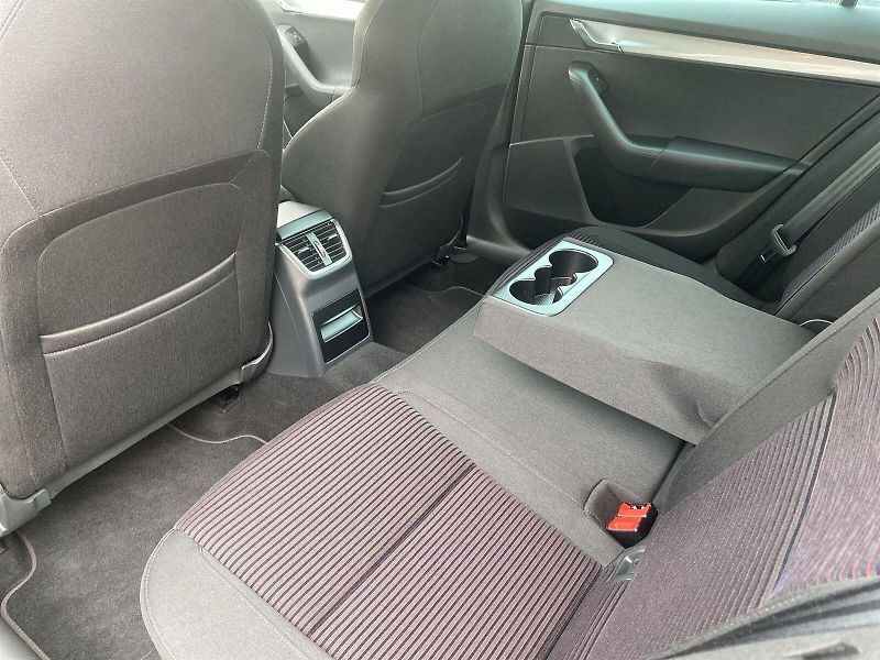 Škoda Octavia (2015) 2.0 TDI Elegance - fotka 7 z 30