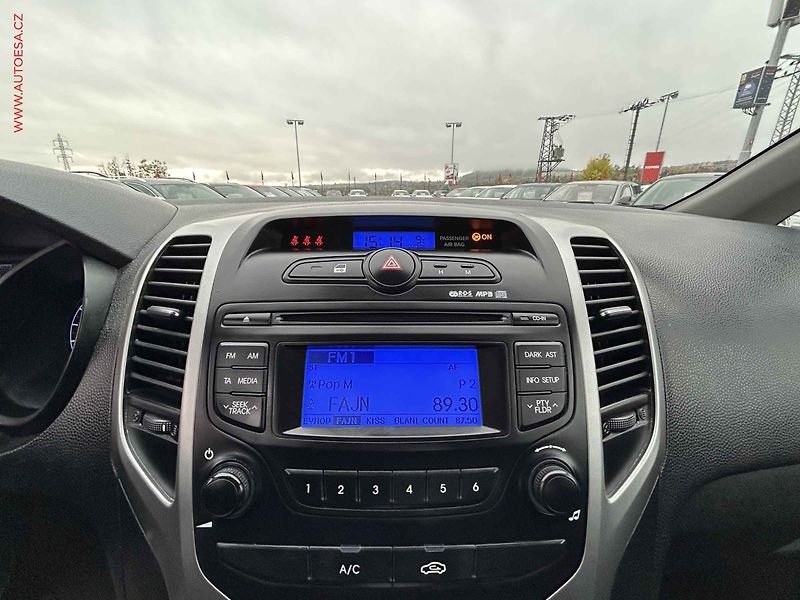 Hyundai ix20 (2015) 1.4 CVVT, 2.maj,ČR, AC, temp - fotka 15 z 17