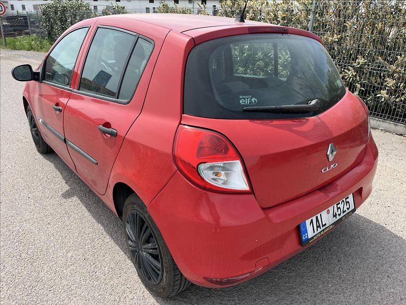 Renault Clio 1,2 i 48 KW ČR  STK 11/27 - fotka 8 z 29