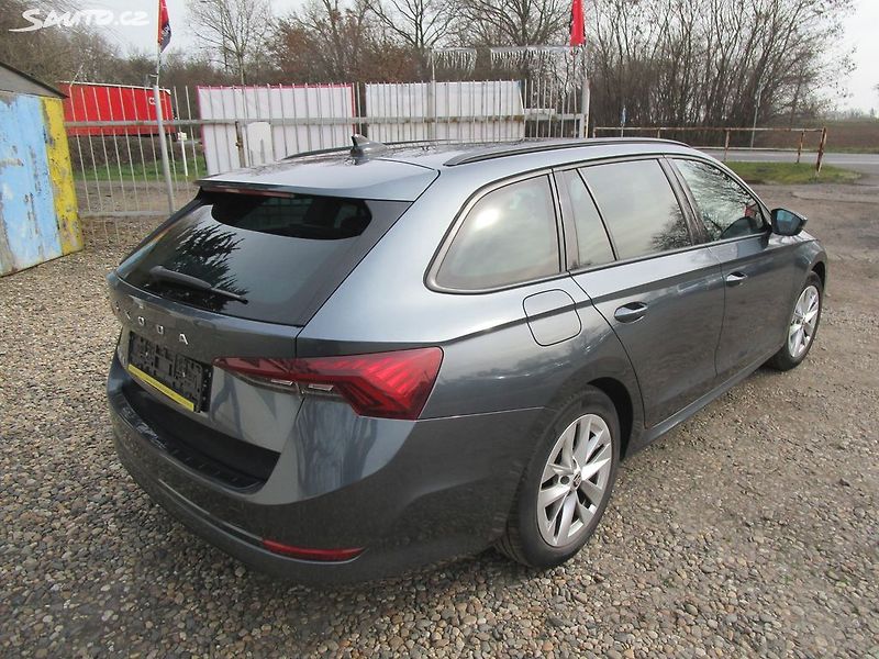 Škoda Octavia 1,5TSI-110KW + STK ČR - fotka 7 z 26