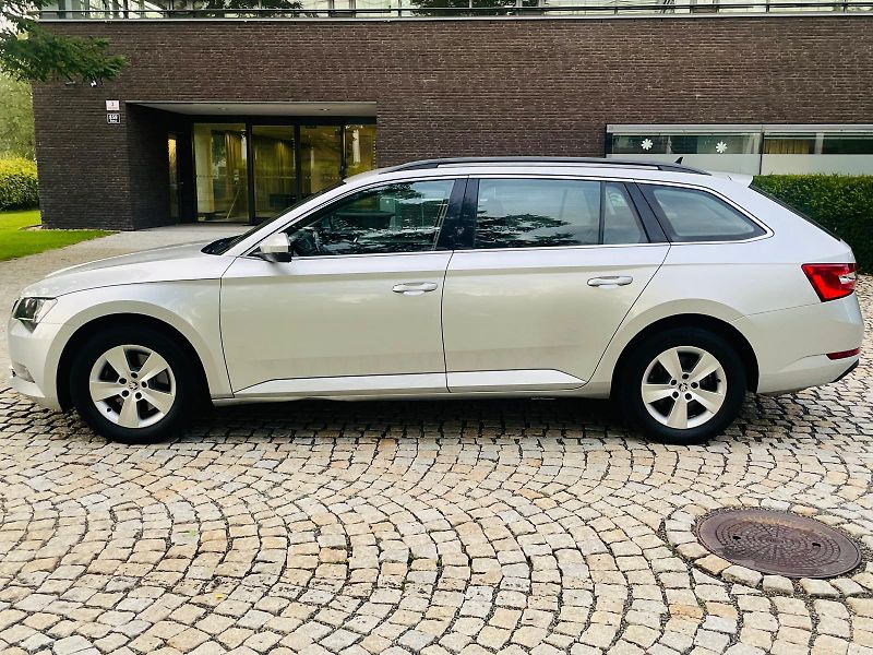 Škoda Superb 1.4TSI 4x4 MANUÁL VÝHŘEV TAŽNÉ - fotka 17 z 45