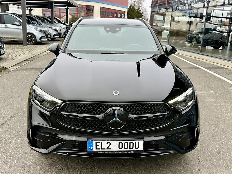 Mercedes-Benz GLC (2023) 300 e 4MATIC SUV - fotka 3 z 48