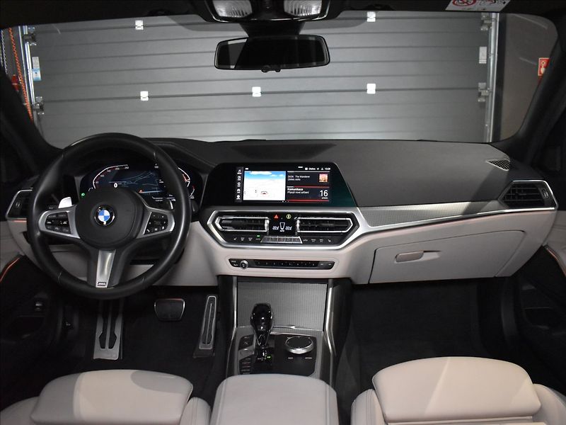 BMW Řada 3 330D Xdrive M-Paket,Pano   3,0 - fotka 13 z 27