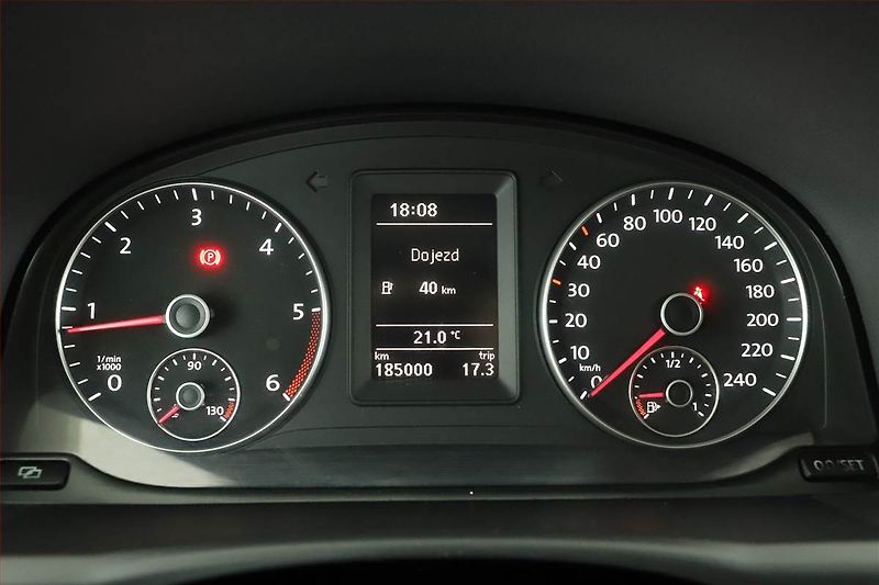Volkswagen Touran (2012) 1.6 TDI, 7 míst, Park. senzory - fotka 8 z 13