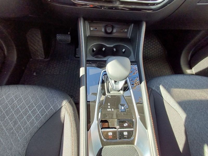 MG HS Emotion 1,5 TGI 125 kW FWD 7AT - fotka 9 z 15