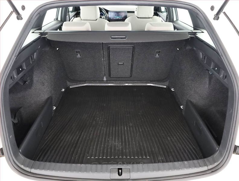 Škoda Octavia (2020) Style 2.0 TDI, Serv.kniha - fotka 16 z 17