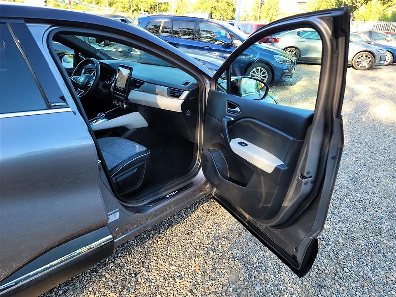 Renault Captur 1,6 E-Tech PHEV Intense - fotka 10 z 49