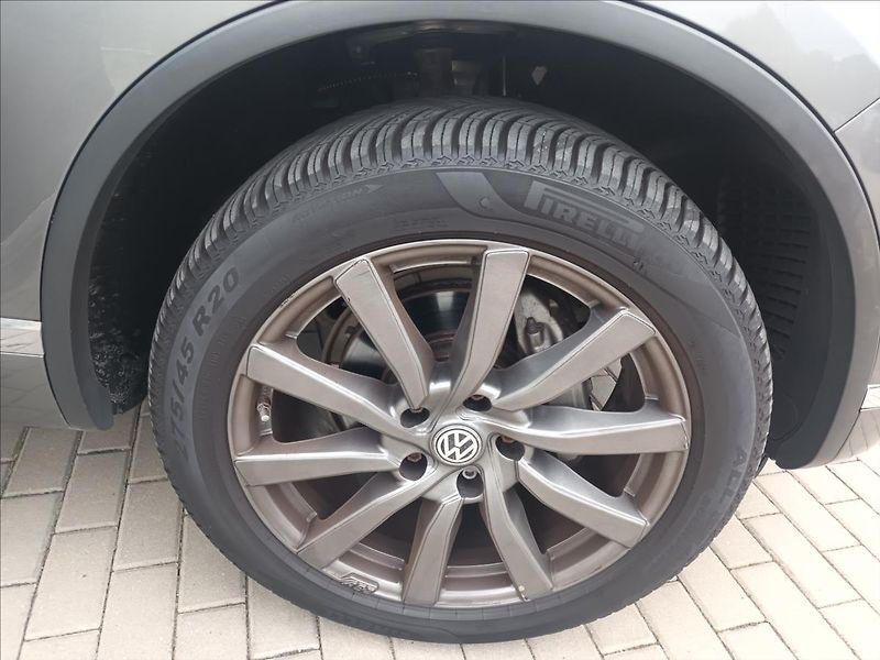 Volkswagen Touareg 3,0 TDI 193Kw,R-Line,ČR,TAŽNÉ, - fotka 26 z 50