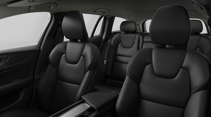 Volvo V60 (2026) B4 PLUS DARK AUT - fotka 4 z 16