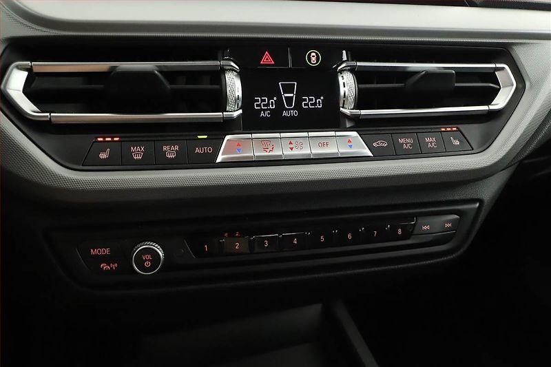 BMW Řada 1 (2020) 116d, Automat, Navi, Tempomat - fotka 18 z 21