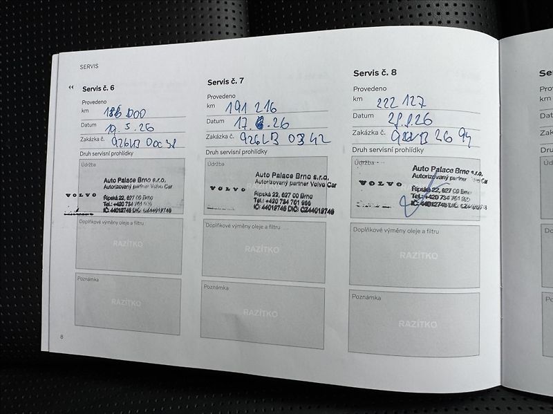 Volvo XC60 2,0 T8 AWD Recharge Plus Dark - fotka 49 z 50