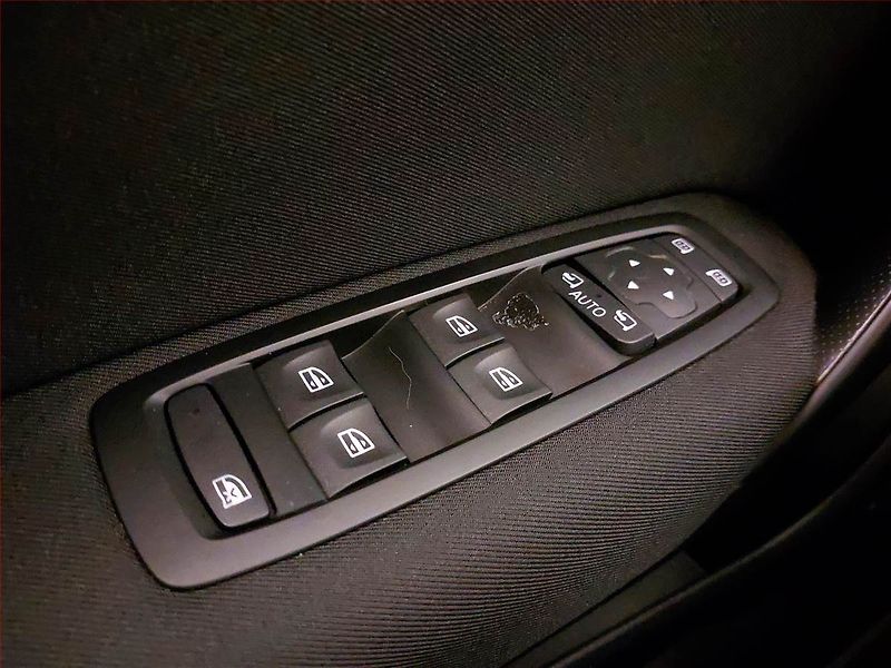 Renault Mégane (2019) Limited 1.3 TCe, Serv.kniha - fotka 20 z 21