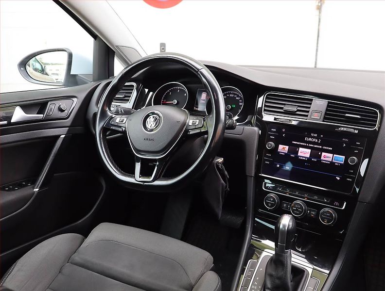 Volkswagen Golf (2017) R-Line 2.0 TDI, Automat, Navi - fotka 7 z 19