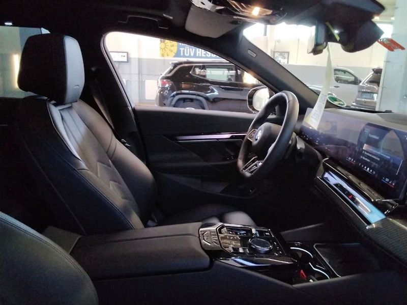 BMW Řada 5 540d xDrive - fotka 6 z 7
