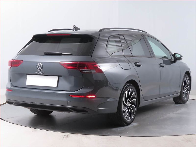Volkswagen Golf (2021) Life 2.0 TDI, ČR,1.maj - fotka 5 z 15