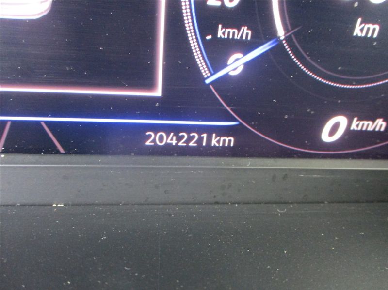 Volkswagen Passat 2,0 TDI, Elegance, DSG, servis - fotka 15 z 35