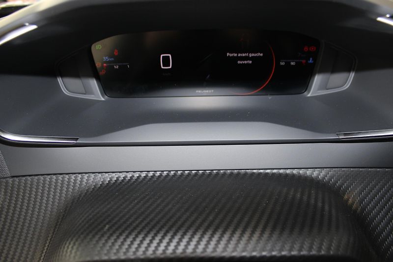 Peugeot 2008 (2025) ALLURE PureTech 100 S&S MAN6 - fotka 12 z 16