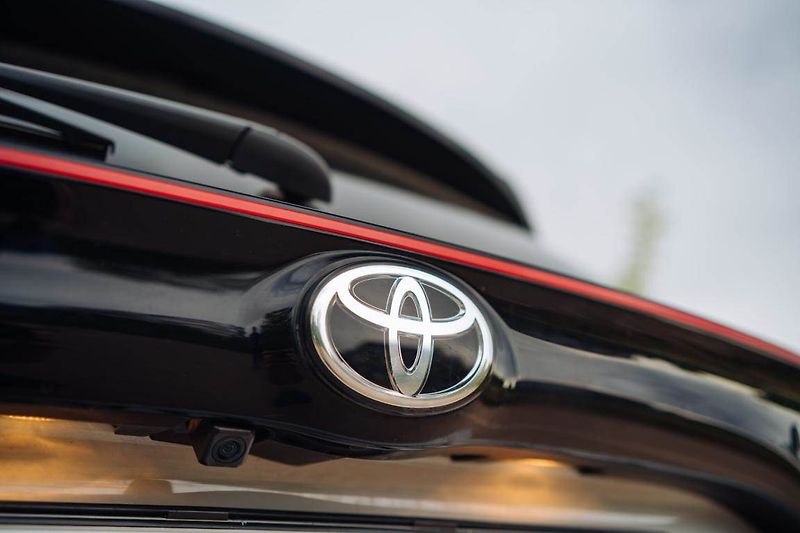 Toyota Yaris (2023) 1.5 VVT-i Hybrid - fotka 14 z 32
