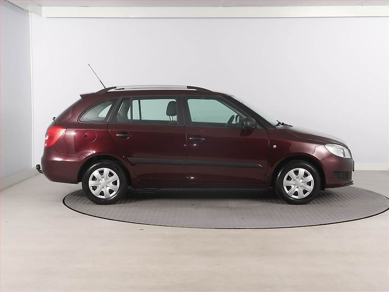 Škoda Fabia (2011) 1.2 TSI, Park. senzory - fotka 6 z 14