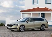 Škoda Superb Combi - od 975 000 Kč.