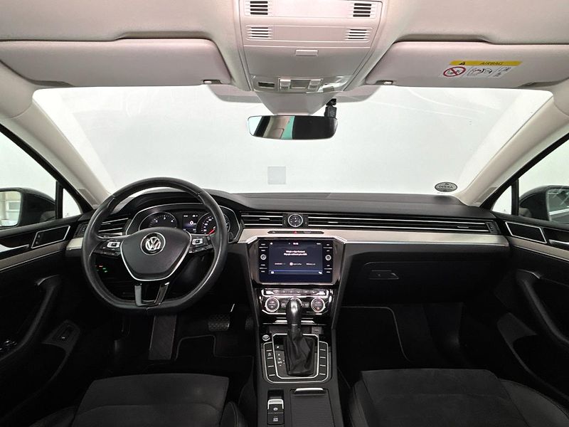Volkswagen Passat R-Line DSG - fotka 5 z 32