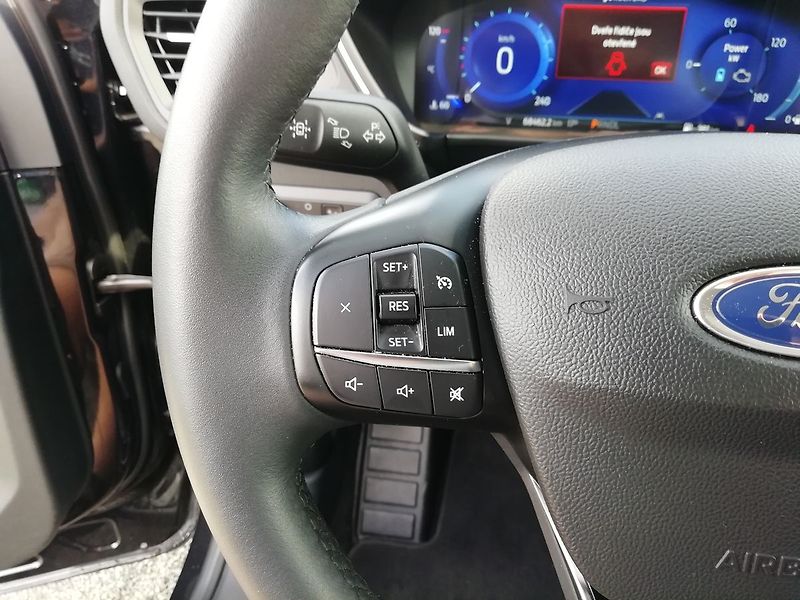 Ford Kuga Titanium 2,5 HEV 4WD  140kW - fotka 9 z 18