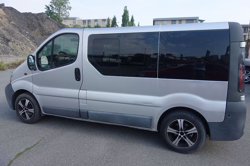 Renault Trafic 1,9DCi 74 kW 8 míst !! - fotka 6 z 33
